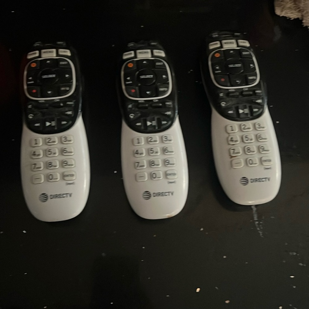 DIRECTV Lot of 3 Remote‎ Controls Direct TV Bundle Collection Set X3
